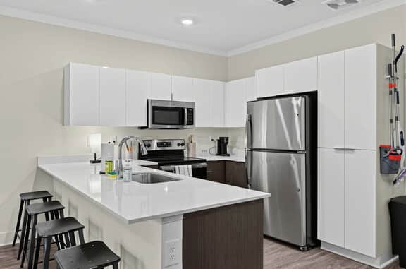 Bright and Modern Retreat Near UGA & Five Points - Image 3