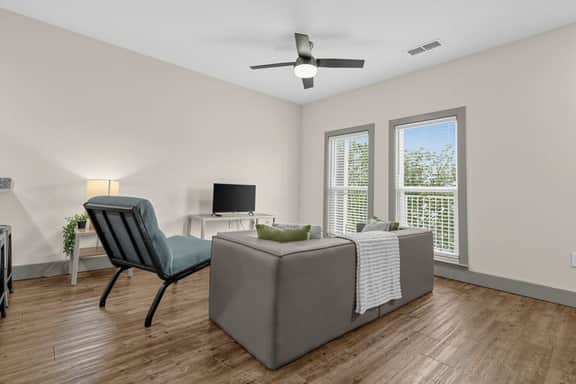 Modern Townhome with Pool & Gym Near UGA & Downtown - Image 2