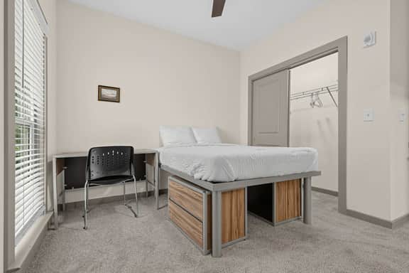 Modern Townhome with Pool & Gym Near UGA & Downtown - Image 5