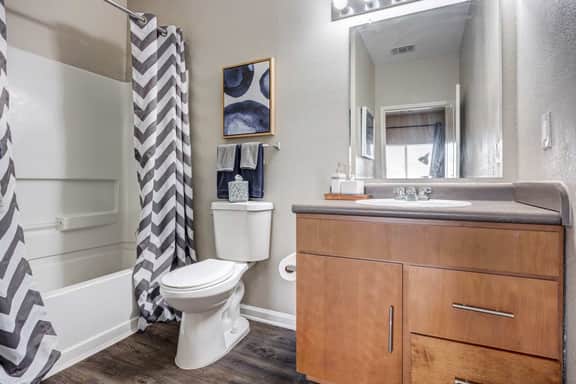 Spacious Stay near UTSA | Pool, Gym + BBQ Grills - Image 5