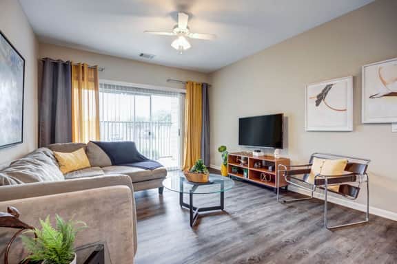 Spacious Stay near UTSA | Pool, Gym + BBQ Grills - Image 3