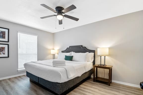 Chic 1-BR Flat w/ Workspace | 8 Min to City Center