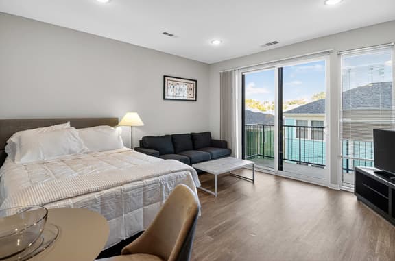 Chic Modern Studio Close to Campus & Shops 