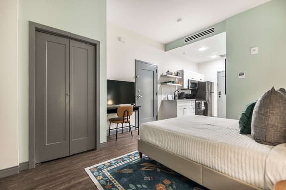 Dual Stay Near Atrium Hospital | 1 Mi to Cherry St; Mercer Music at Capricorn – ~12-minute walk (0.6 miles)