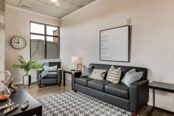 Extended Stay Ready - Walk to King St - Sleeps 8!