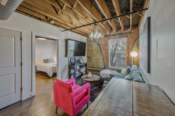 Luxe Getaway Loft + Speakeasy | Stay Near Broadway