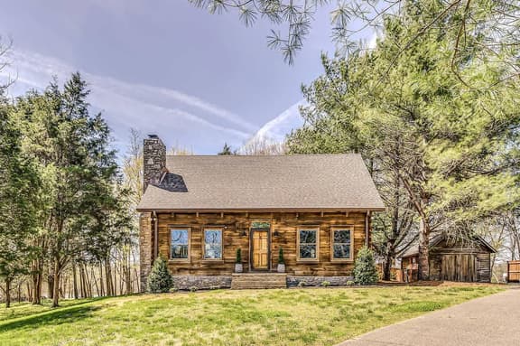 Luxury Lakefront Cabin