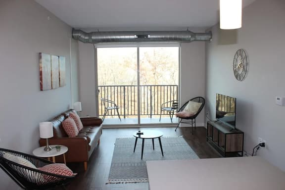 Modern Campustown Retreat Near ISU & Stadium