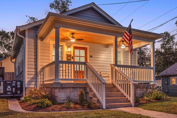 Modern and Cozy Bungalow Near City Center