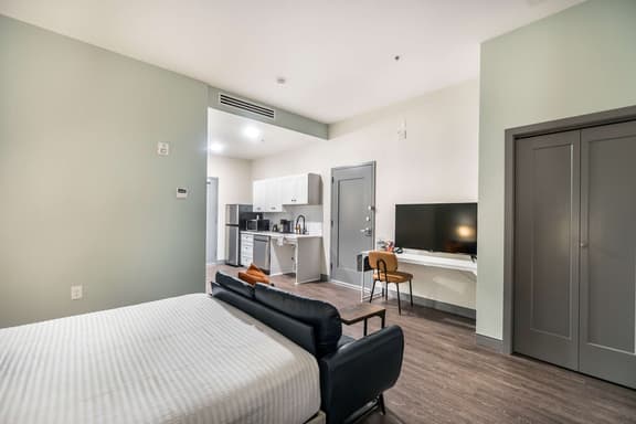Right Next To Atrium Hospital | ADA-Friendly Stay