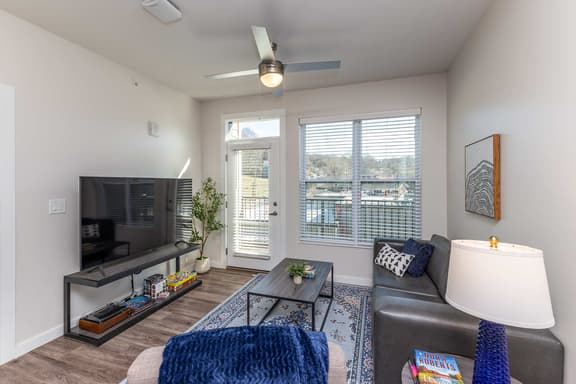 Stylish Retreat | Only 2miles to UC & Downtown Life