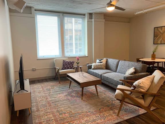 Relaxing + Spacious Fayetteville Flat