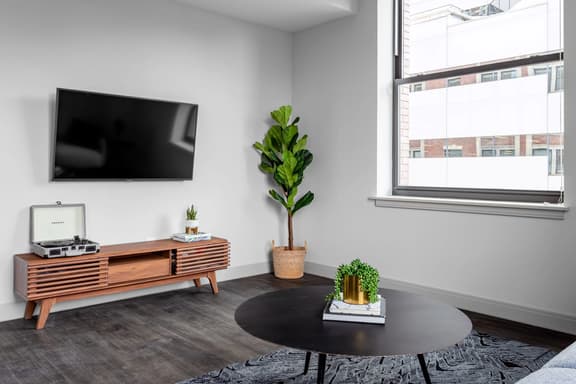 1BR in Prime Downtown Location Close to All